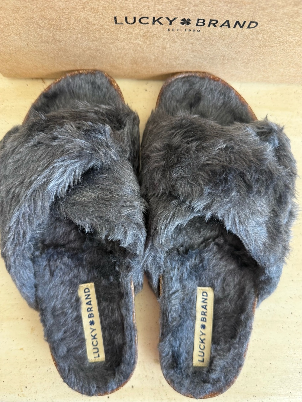 NIB Lucky Brand Fuzzy Slides 8.5 Med